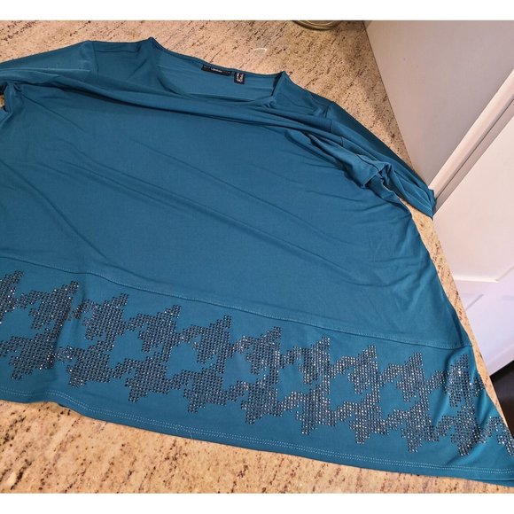 Susan Graver Artisan Size 1X Liquid Knit Tunic with Asymmetric Hem Embellished - Picture 12 of 16